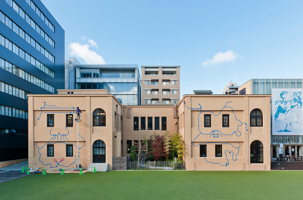 Bakamodelic grafiti (Papa Honkan)-Kyoto International MANGA Museum